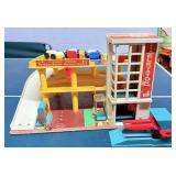 VTG Fisher Price Service Center w/ 3 cars