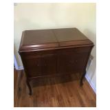 Victor Victrola Model VV-220 Phonograph