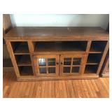 Oak Entertainment Stand With 2 Doors