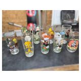 9 Looney Tunes Character Glasses
