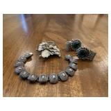 (LR)..Vtg Silver Tone Jewelry Setï¿½7.25