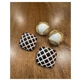 (LR)ï¿½Vtg Clip-On Earringsï¿½1.5ï¿½1.5