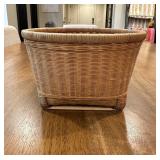 (LR)ï¿½Vtg Woven Rattan & Wooden Basketï¿½8ï¿½5
