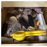 (K-Hutch)ï¿½Vtg Kitchen Utensil Assortment.