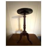 (LR)ï¿½Vtg Pedestal Side Tableï¿½14ï¿½27