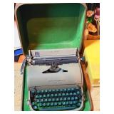 Vtg Remington Quiet-Riter Typewriter