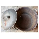 Vtg Cast Iron Dutch Oven With Lid