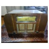 Philco Model 40-95 Radio - Read Details