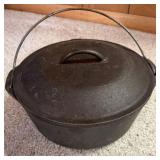 Lodge USA Cast Iron Dutch Oven