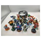 20 Skylanders Figures & Portal