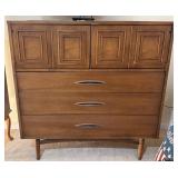 Broyhill Premier Sculptra Chest of Drawers