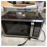 Hamilton Beach 900W Microwave Oven