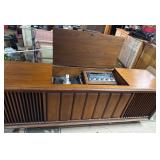 Sylvania SC280W Console Stereo System