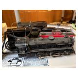 Vtg Model Train Set w/Locomotive & Accessories