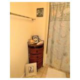 Bathroom Contents Lot