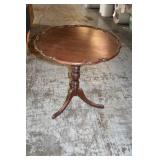 Vtg Mahagony Round Pie Crust Side Table