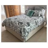 Upholstered Queen Bed Frame w/Storage