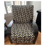 Bassett Recliner w/Patterned Fabric 31ï¿½ï¿½x36ï¿½ï¿½x40ï¿½ï¿½