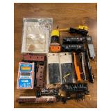 Vtg HO Train Cars and Accessories