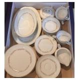 8 Place Noritake China Laurel Dinnerware Set