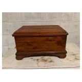 Vtg Cedar Storage Chestï¿½19ï¿½13.5ï¿½11.5