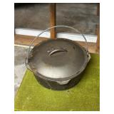 Lodge Cast Iron Dutch Ovenï¿½10.25