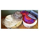 Vintage Womenï¿½s Hats w/Boxes