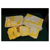 Vtg Yellow Wash Cloths & Towels