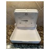 White ESC 3kg Kitchen Scaleï¿½9x3x8