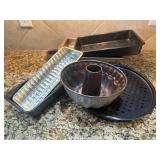 Bakeware Assortment with Bundt Pan