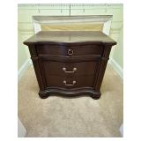 Broyhill Wooden Nightstandï¿½32.5ï¿½19.5ï¿½30