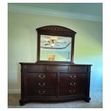 Broyhill Dresser w/Mirrorï¿½69.5x20x85