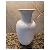 White Ceramic Vaseï¿½10ï¿½