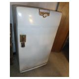 Vintage GE Refrigerator Model LD-87 (ca 1950s)