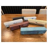 6 Vtg Model Train Cars