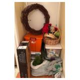 Giant Floral Lot With Accessories