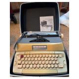 Singer Electric Portable Typewriter Model T-82 wit