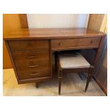 Singer Sewing Machine in Wood Cabinet, 43.5ï¿½ x 20ï¿½