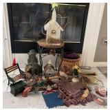 Decorative Figurines and Accents