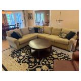 Bassett Sectional Sofa Worn Cornersï¿½117x92x34.5