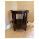 Bassett Round Side Tableï¿½22ï¿½26