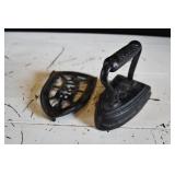 Vtg Cast Iron Sad Iron w/ B & D Trivet