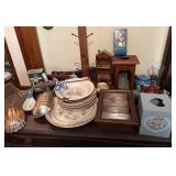 Country-Themed Decor Assortment
