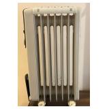 Pelonis HO-157C Oil-Filled Radiator Heater