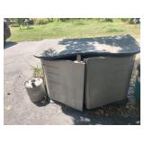 Rubbermaid Outdoor Storage Bin & Contents
