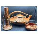Rosevilleï¿½ Pottery Bushberry Set