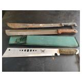 3 Machetes