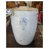 Louisville Pottery Co Churn - Read Details