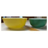 Pyrex Mixing Bowls Yellow & Green Set