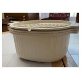 Rubbermaid Microwave Cooker Set Cream Color